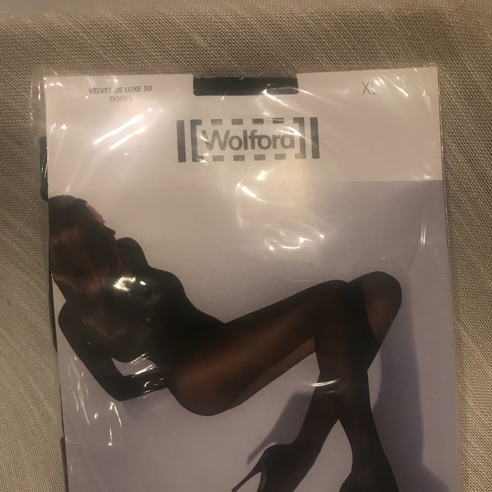 Wolford Velvet De Luxe 50, NWT.